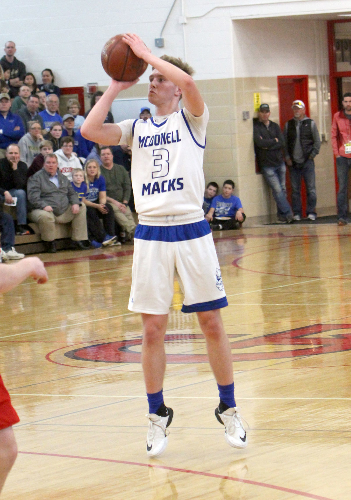 McDonell boys basketball vs Luck at Chi-Hi 3-9-19